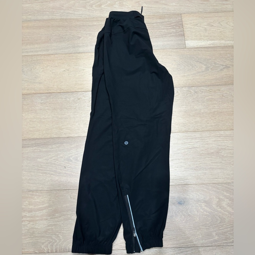 Lululemon Surge Joggers XS 27 in inseam black like new